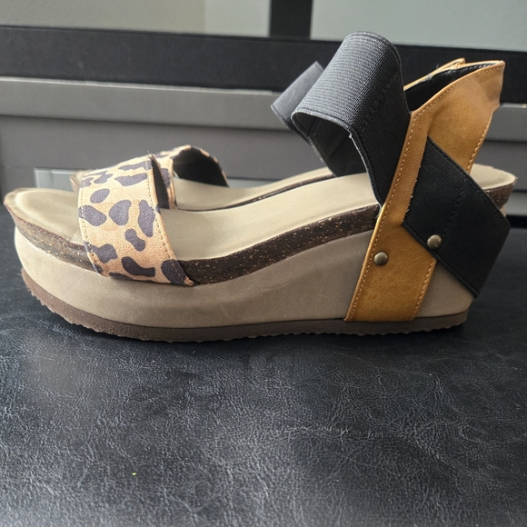 Leopard Print and Black Women's Sandals - Picture 4 of 6